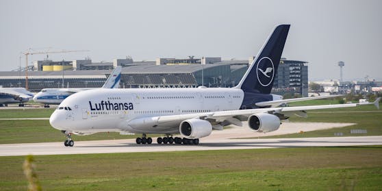 Der Airbus A380 ist mit einer Sitzplatzkapazität von bis zu 509 Passagieren das größte Passagierflugzeug der Welt.
