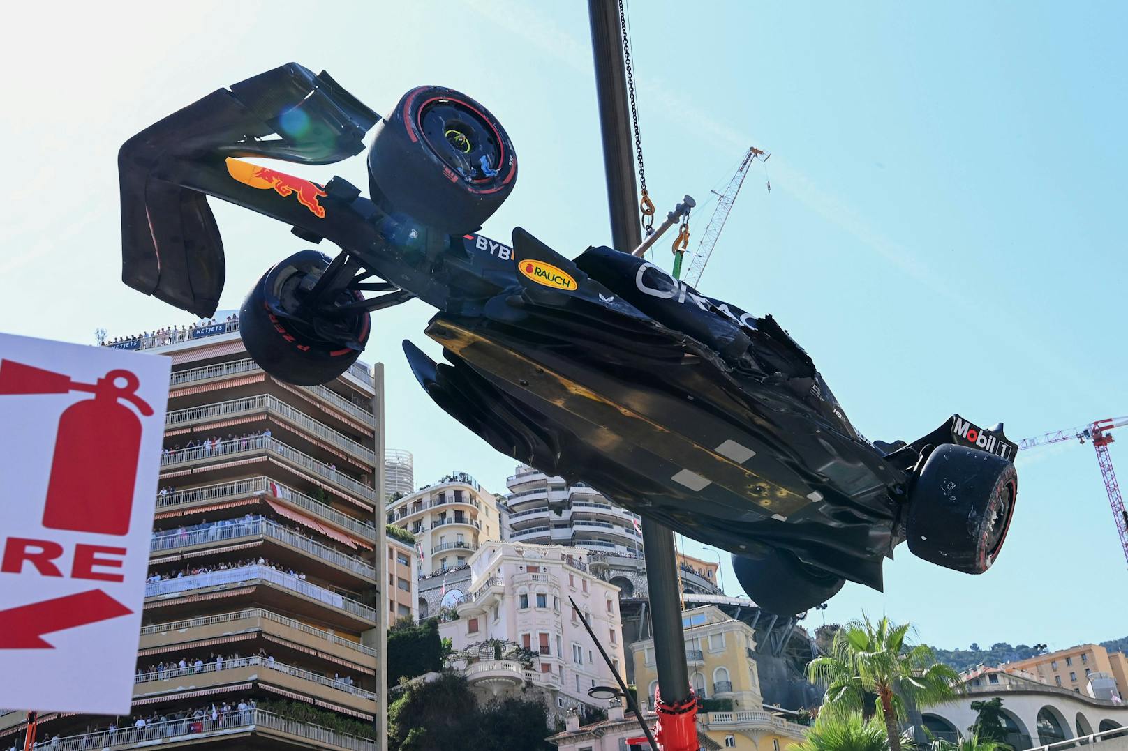 Der RB19 von Sergio Perez hing in Monaco lange in der Luft, ein gefundenes Fressen für Mercedes. 