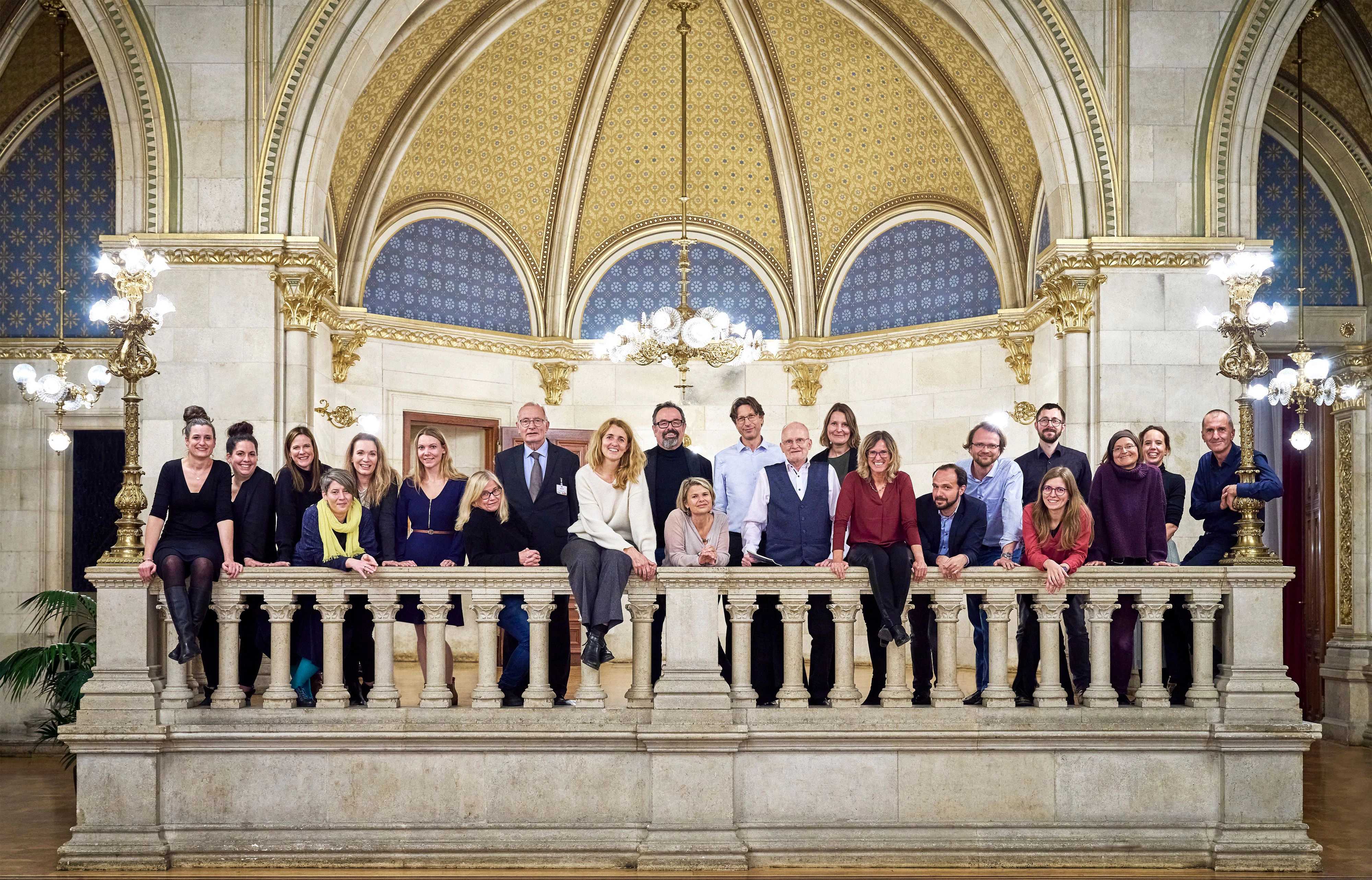 Gerald Tomandl (re.) und die Kolleginnen des Kriseninterventionszentrums.