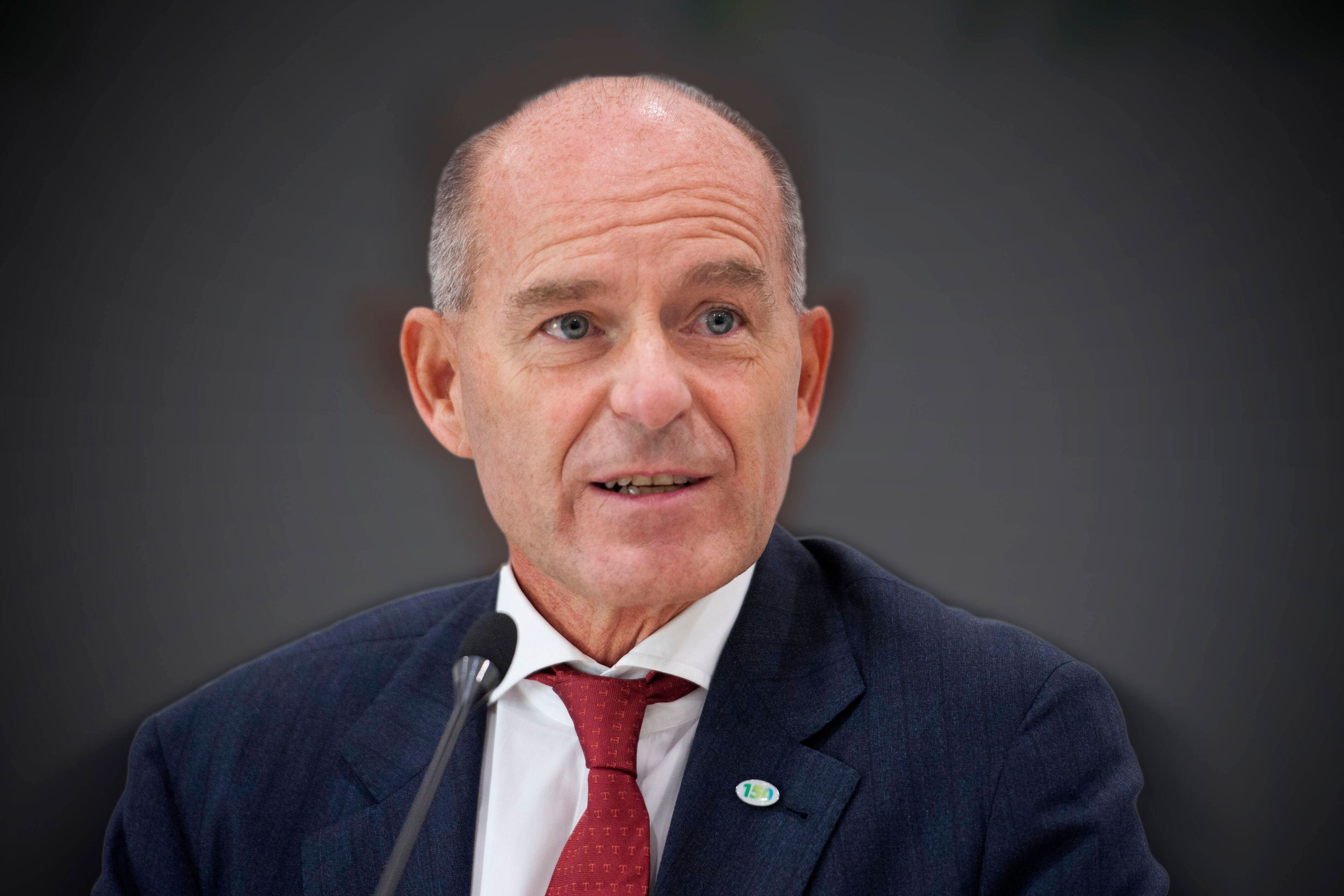 Der deutsche Milliardär Karl-Erivan Haub brach im April 2018 allein zu einer Skitour in den Schweizer Alpen auf und kehrte nie zurück. 