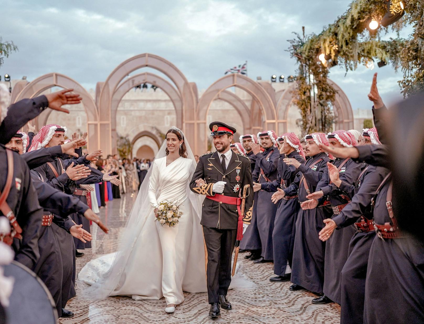 Kronprinz Prince Hussein und Rajwa Al Saif sind offiziell Mann und Frau.