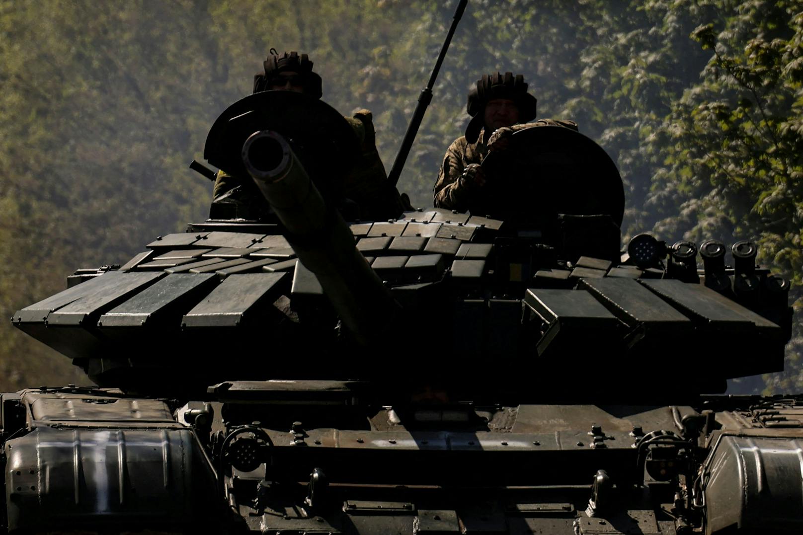 Konkret geht es bei der Causa um Panzermunition, die nun weiterhin nicht an die ukrainischen Streitkräfte geliefert werden darf.&nbsp;