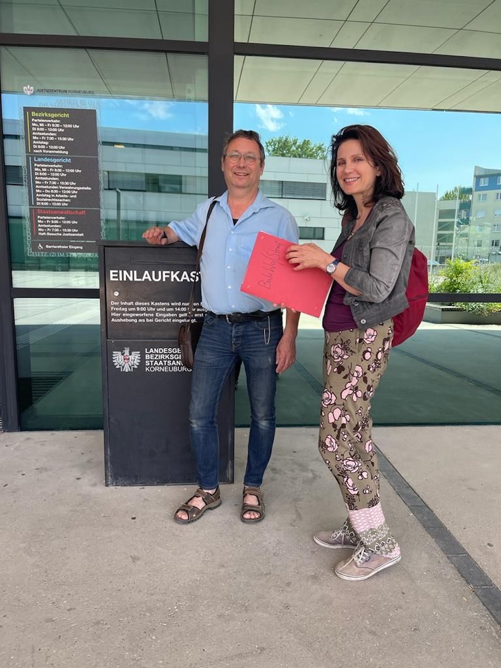 Tierarzt Wolfgang Babinek aus Würnitz mit Staradvokatin Astrid Wagner