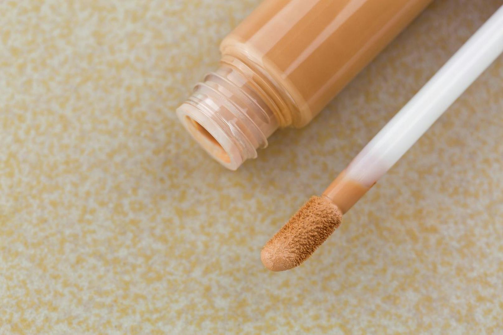 Rückruf! Beliebtes Make-up-Produkt mit Keimen belastet