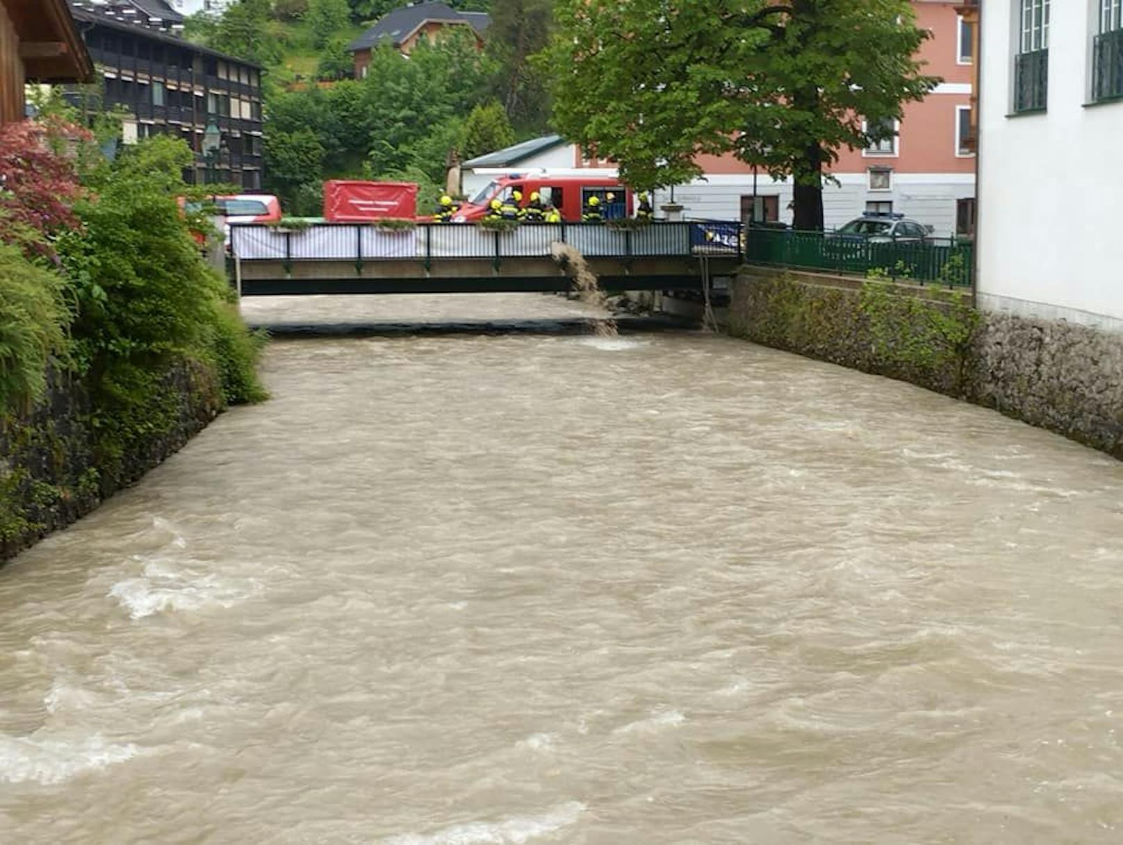 Der ungewöhnlich hohe Wasserstand ist kaum zu übersehen.