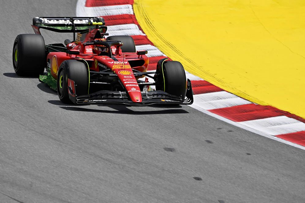 Ferrari, hier der Bolide von Carlos Sainz ,hat sich von der 