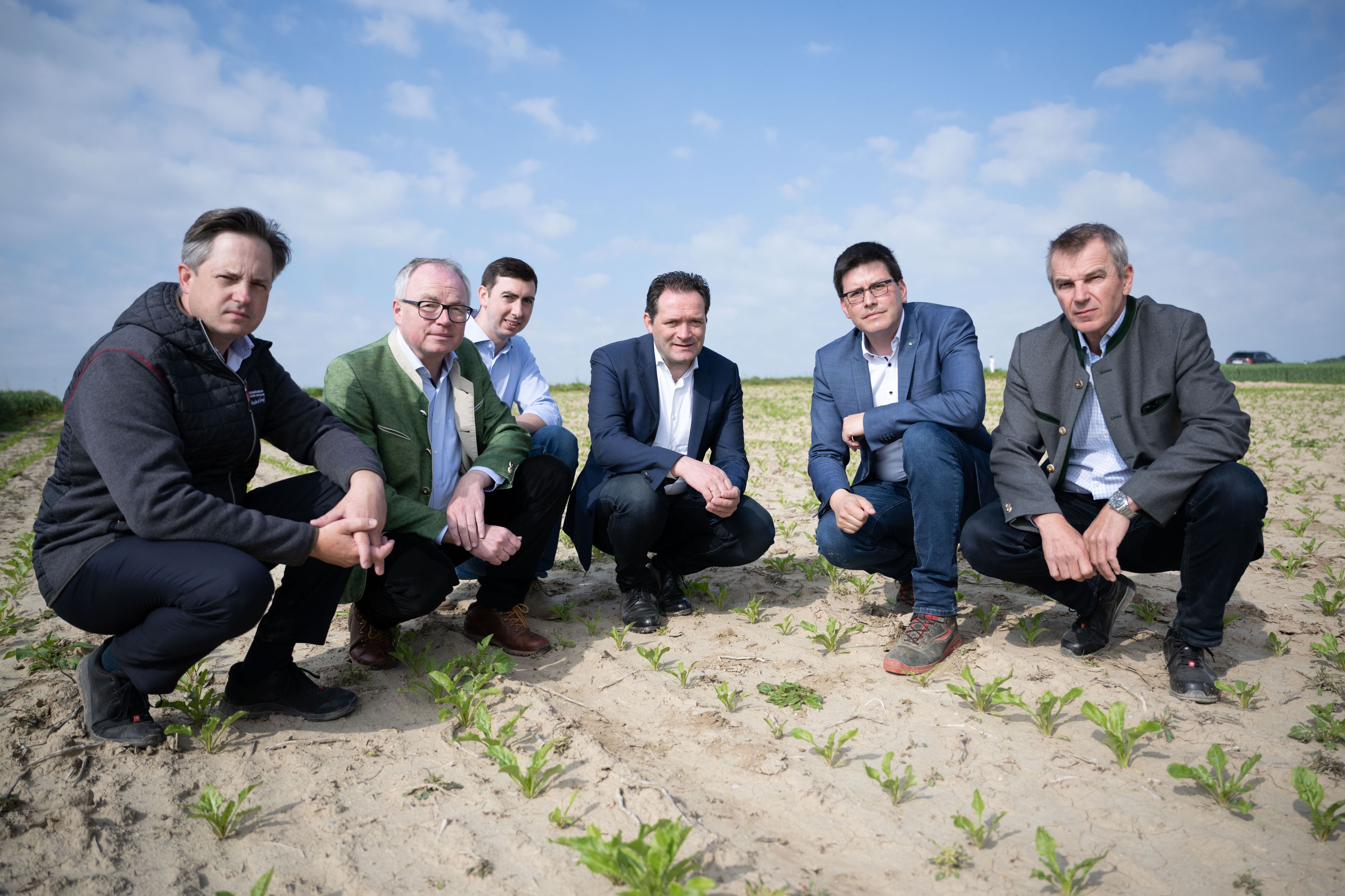 LK NÖ-Präsident Johannes Schmuckenschlager, LH-Stv. Stephan Pernkopf, MEP Alexander Bernhuber, Landwirtschaftsminister Norbert Totschnig, LK NÖ-Vizepräsident Lorenz Mayr und Rübenbauern-Präsident Ernst Karpfinger.