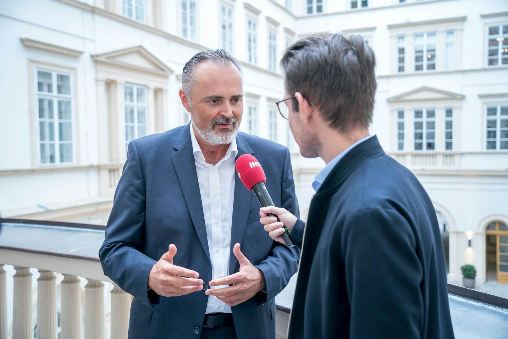 Hans Peter Doskozil im Gespräch mit Clemens Oistric (<em>"Heute"</em>)