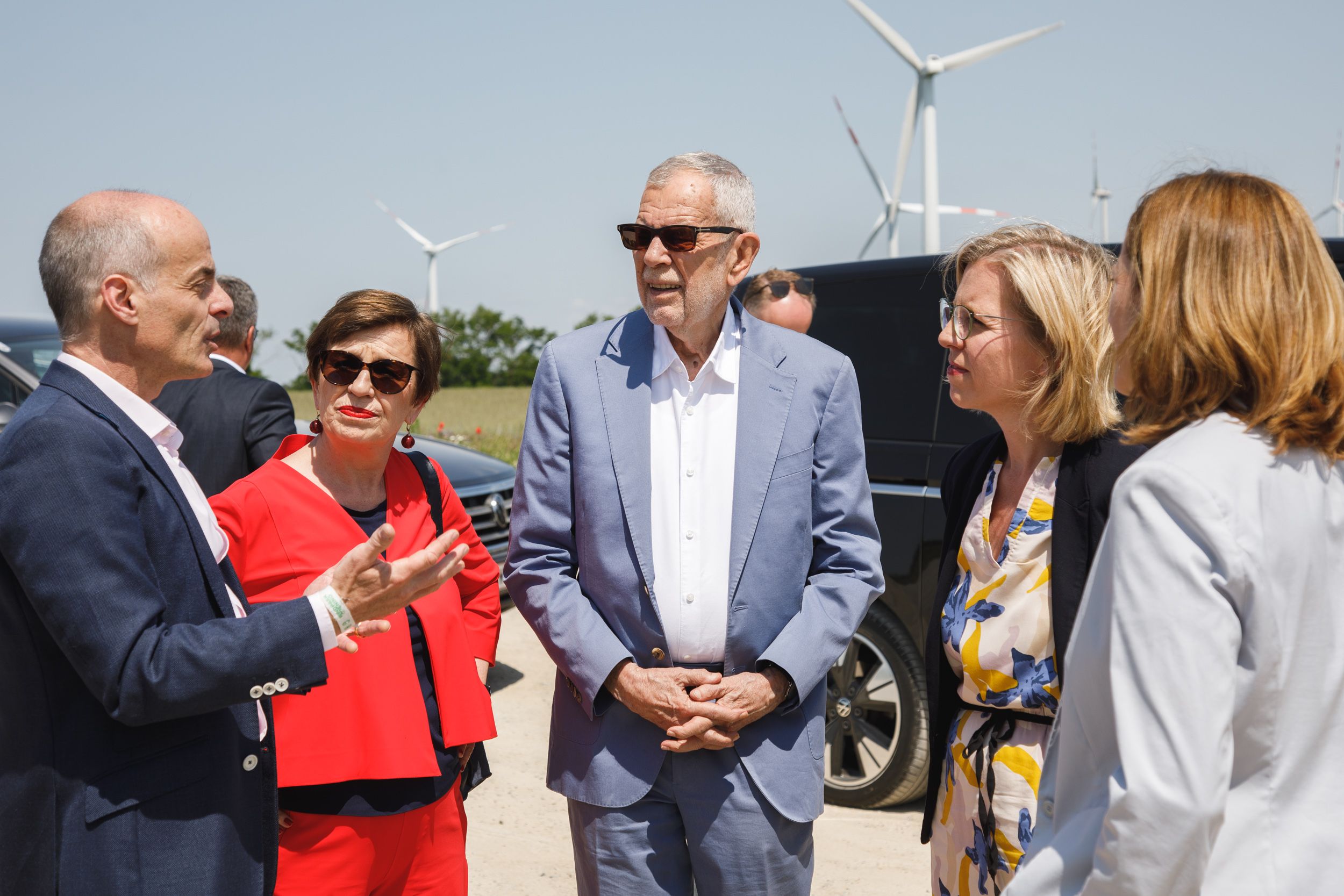 Alexander Van der Bellen und Leonore Gewessler hielten Reden.