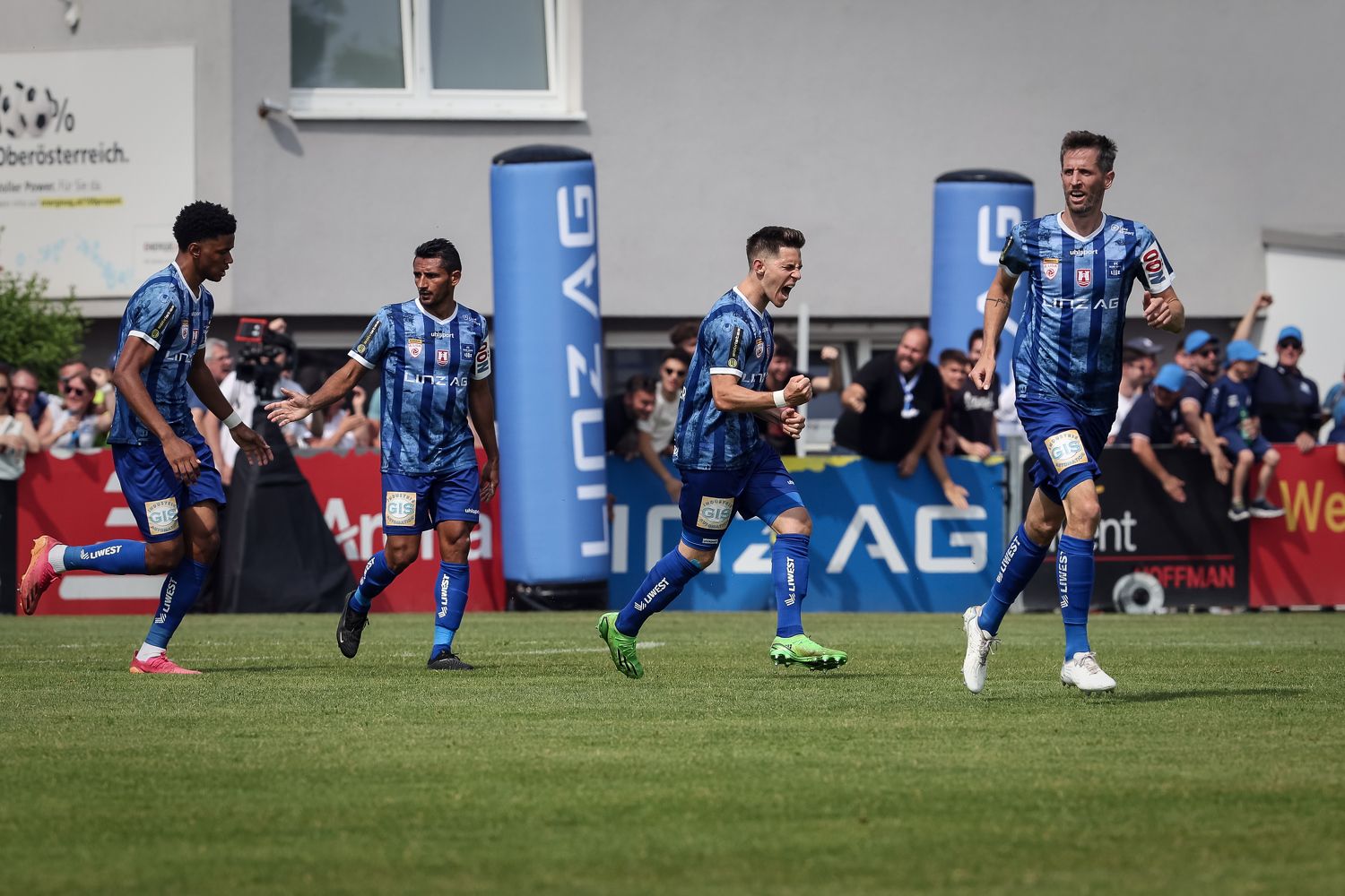 Blau-Weiß Linz ist zurück in der Bundesliga.