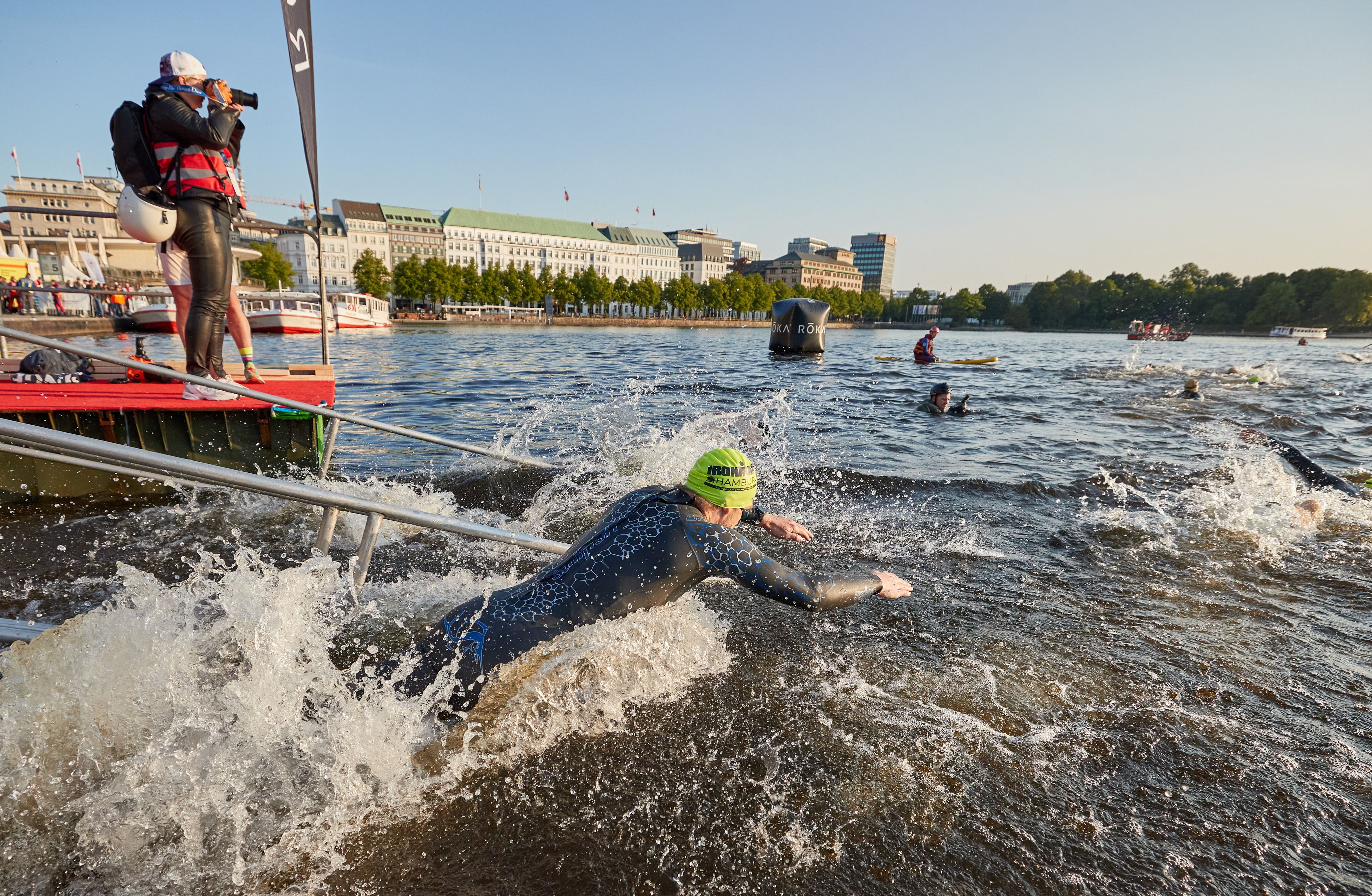 Hier starteten die Athleten in den Hamburg-Triathlon.