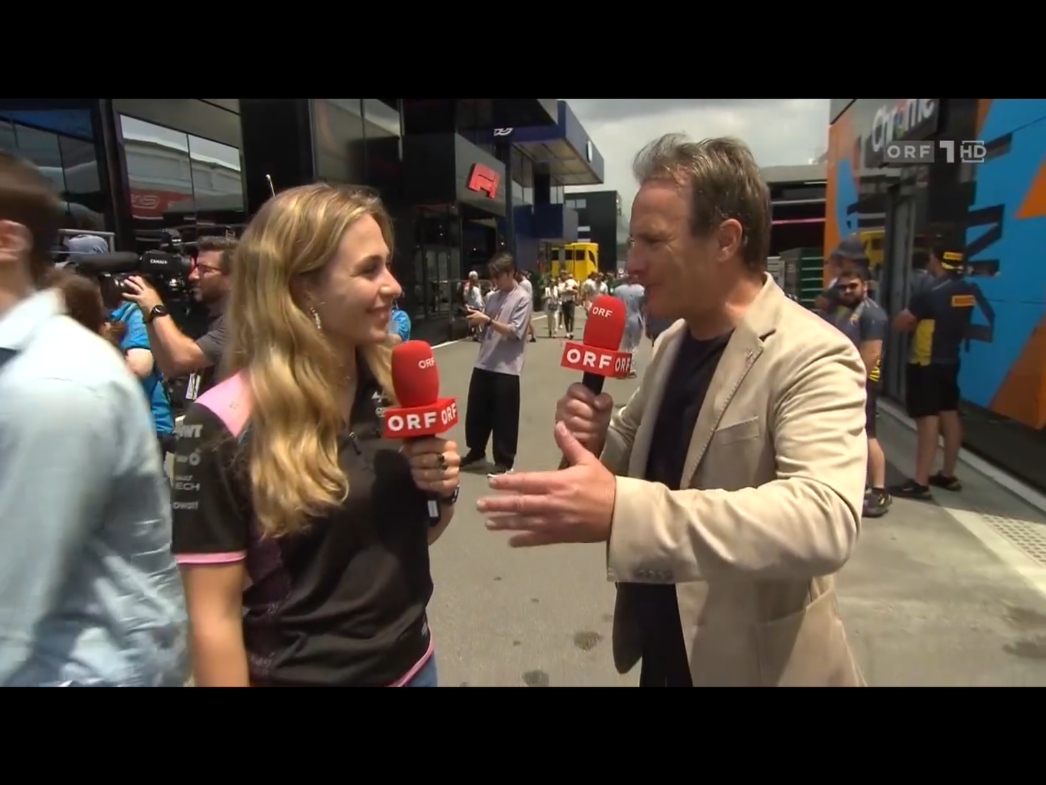 Sophia Flörsch und ORF-Moderator Ernst Hausleitner.