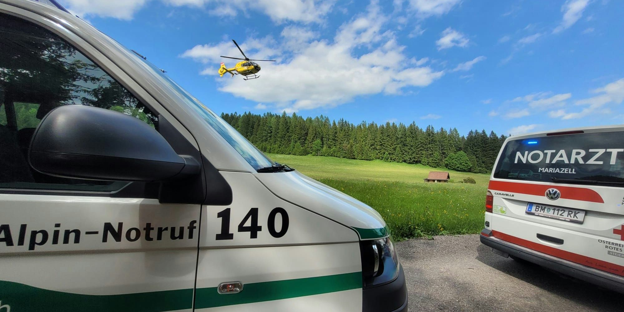 Mittels Hubschrauber ging es nach St. Pölten.