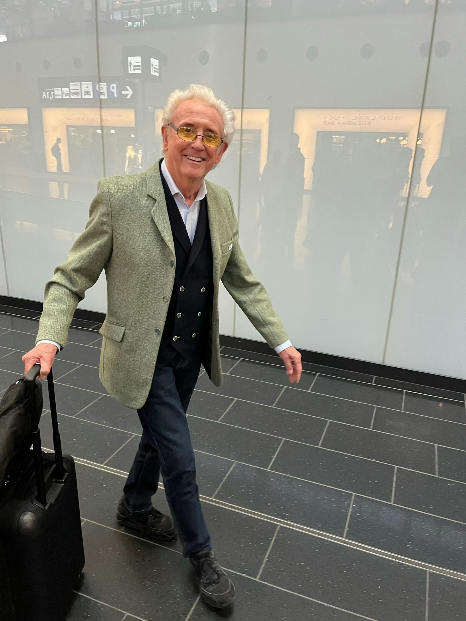 Musiklegende <strong>Tony Christie</strong> ("Amarillo") bei seiner Ankunft am Flughafen Wien Schwechat
