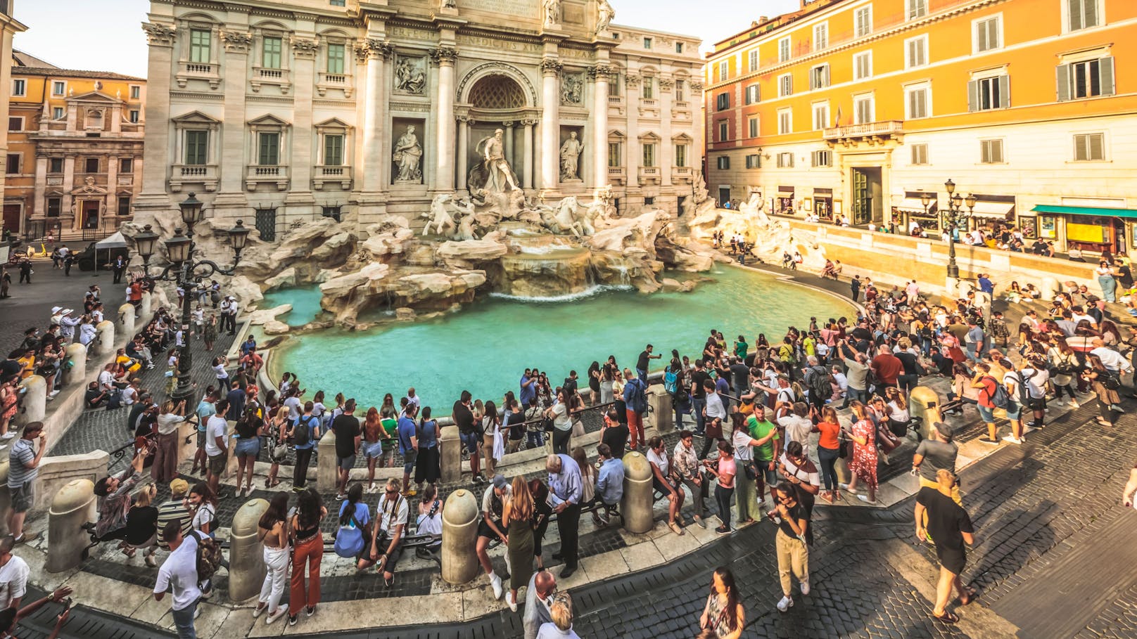 <strong>08.09.2024: Urlauber aus OÖ zahlt für zwei Kugeln Eis satte 16 Euro.</strong> Ein Linzer traute im Italien-Urlaub seinen Augen nicht. In Rom musste er für zwei Kugeln Eis satte 16 Euro hinblättern. <strong><a data-li-document-ref="120057071" href="https://www.heute.at/s/urlauber-aus-ooe-zahlt-fuer-zwei-kugeln-eis-satte-16-euro-120057071">Weiterlesen &gt;&gt;</a></strong>