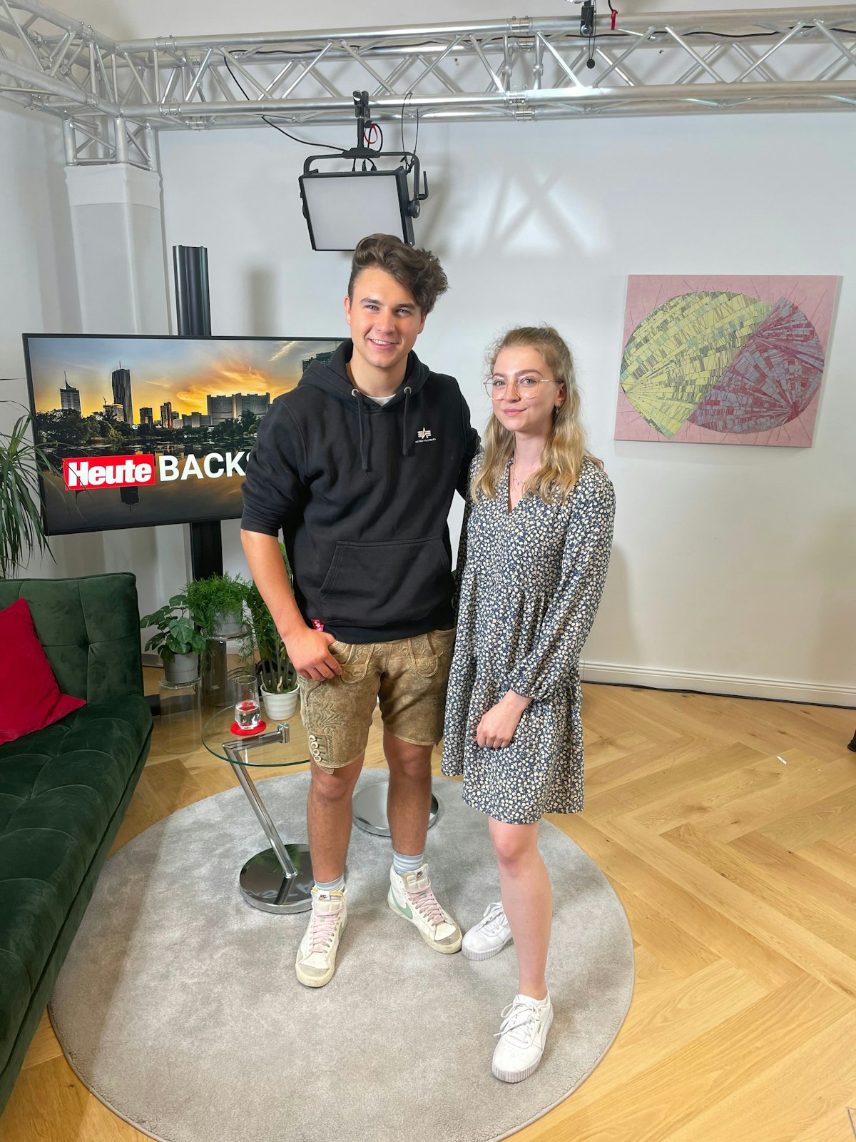 In den kommenden Monaten können sich Fans des 19-Jährigen außerdem über weitere Musikprojekte freuen.