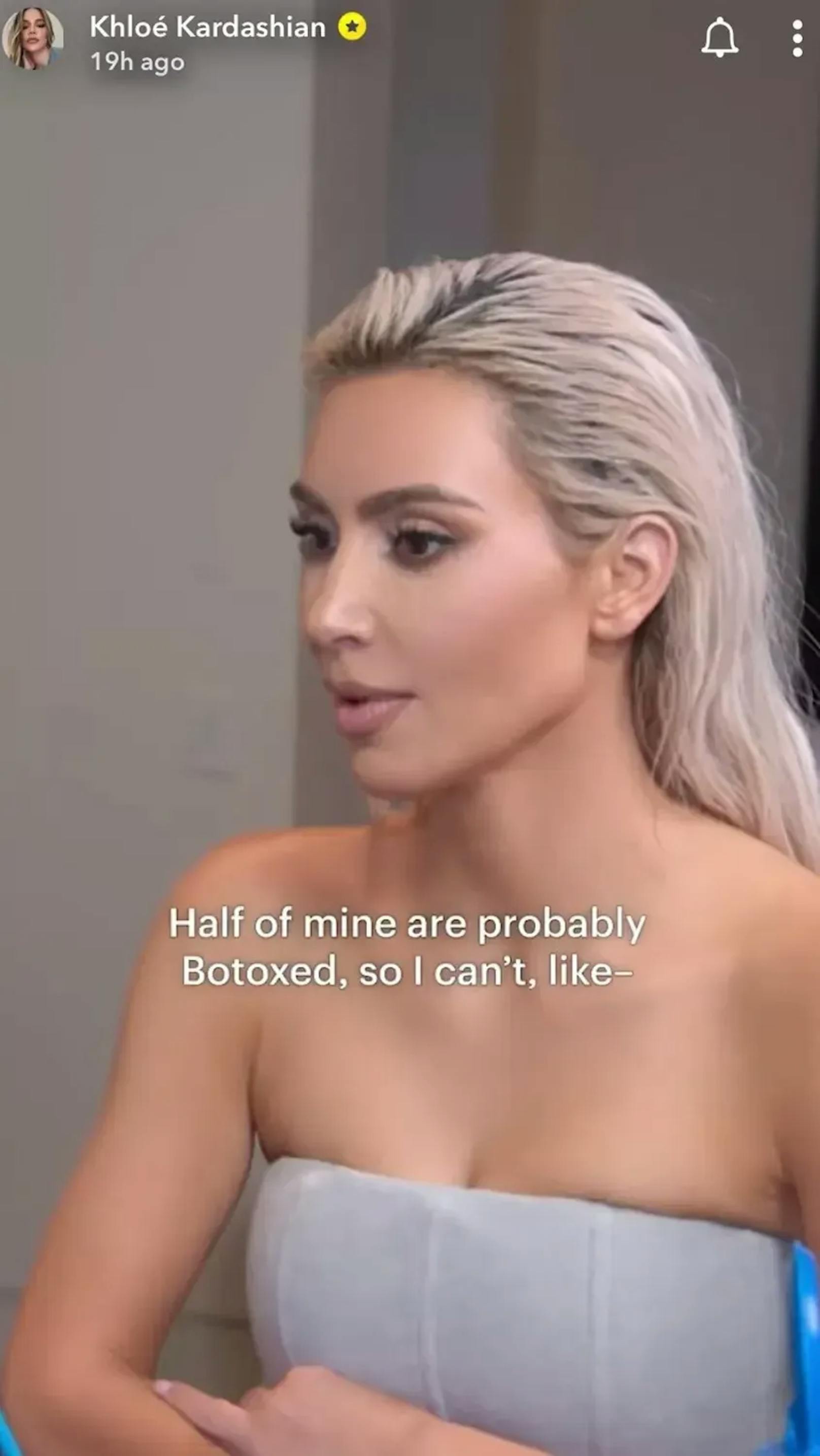 In der Vorschau zur neuen Staffel von "The Kardashians" sagt Kim zu ihrem Gesangscoach, dass ihre Halsmuskeln gebotoxt seien.