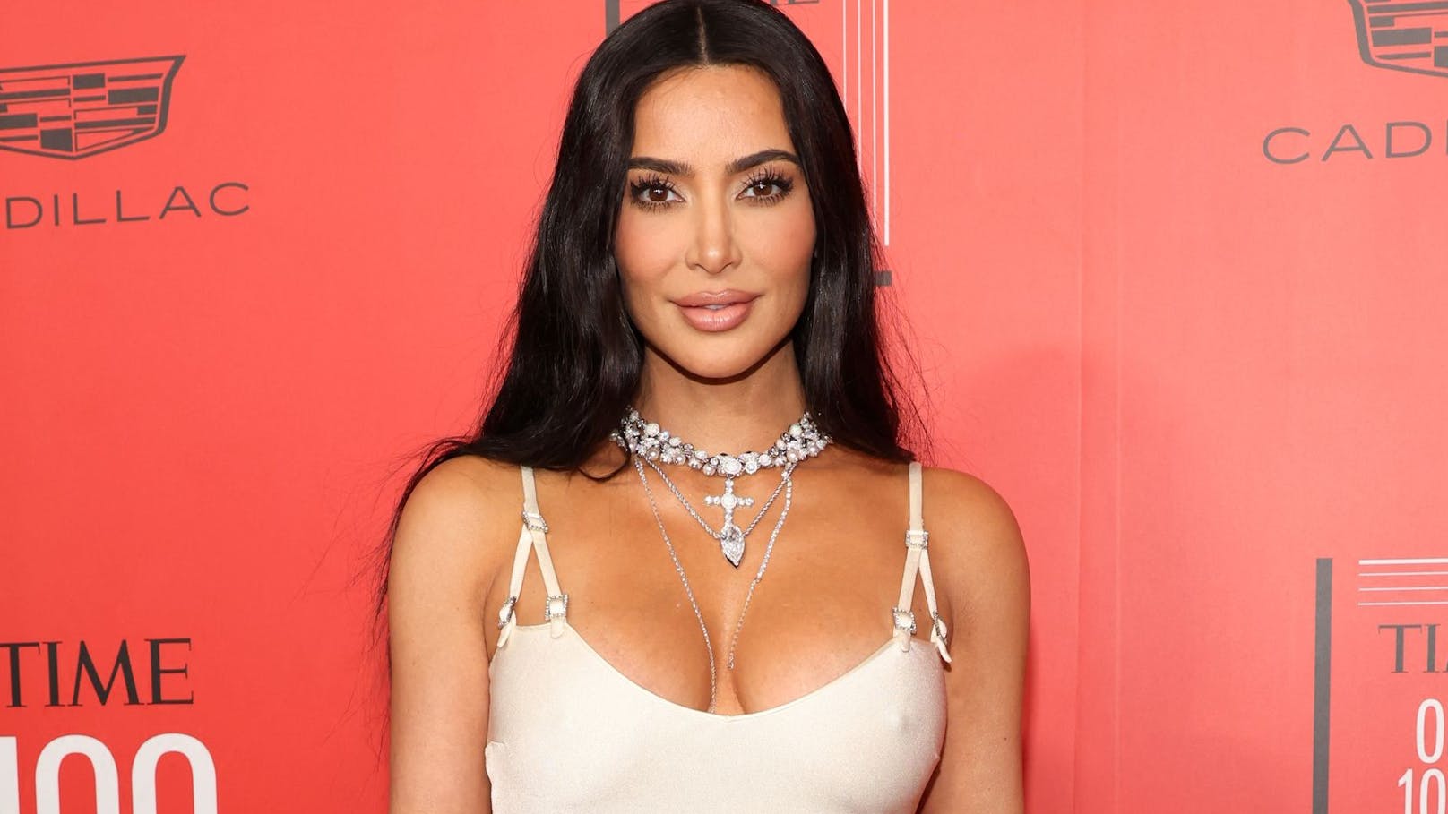 Kim Kardashian lässt also doch mehr Beauty-Eingriffe über sich ergehen, als sie bisher zugab.&nbsp;