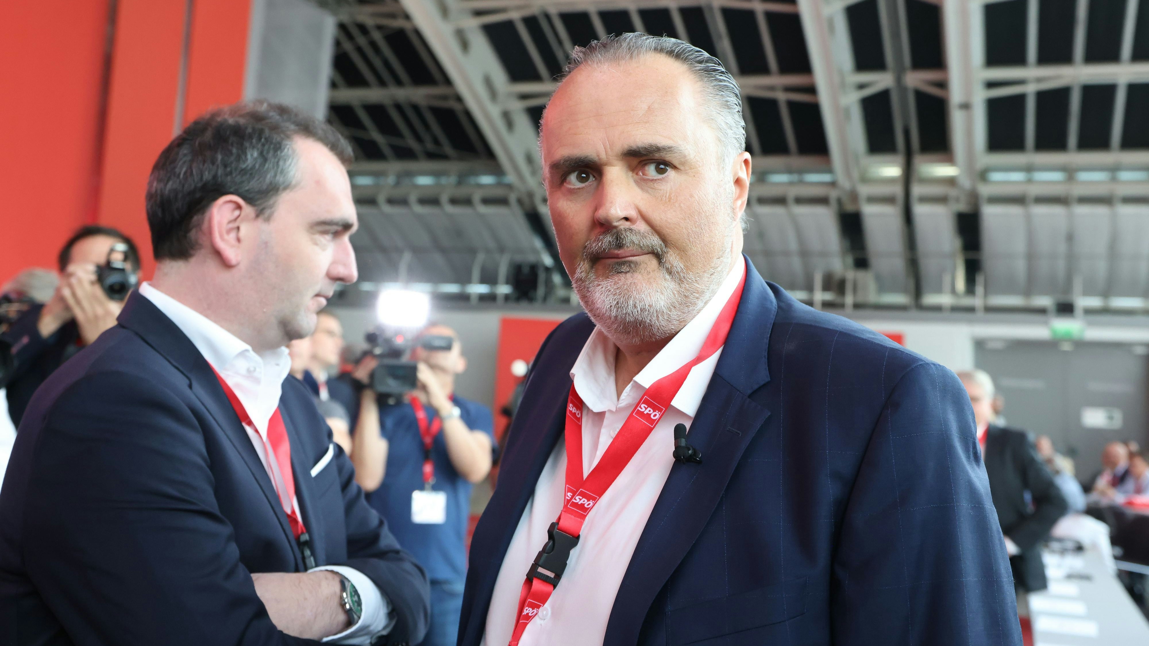 Hans Peter Doskozil wurde am Samstag beim Parteitag in Linz eigentlich zum neuen SPÖ-Chef gewählt. Das Ergebnis wurde aber vertauscht.