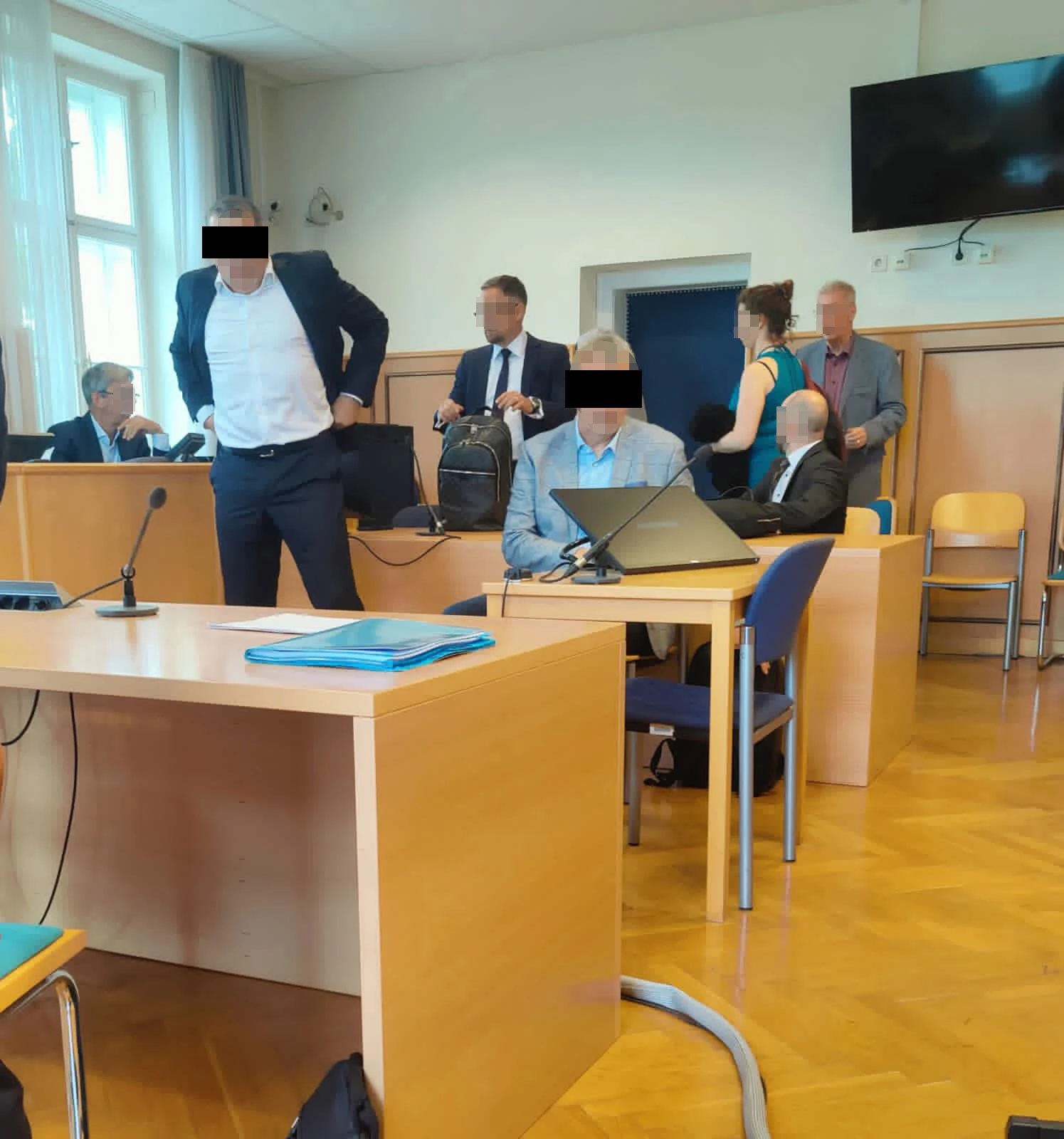 Die Angeklagten im Gerichtssaal