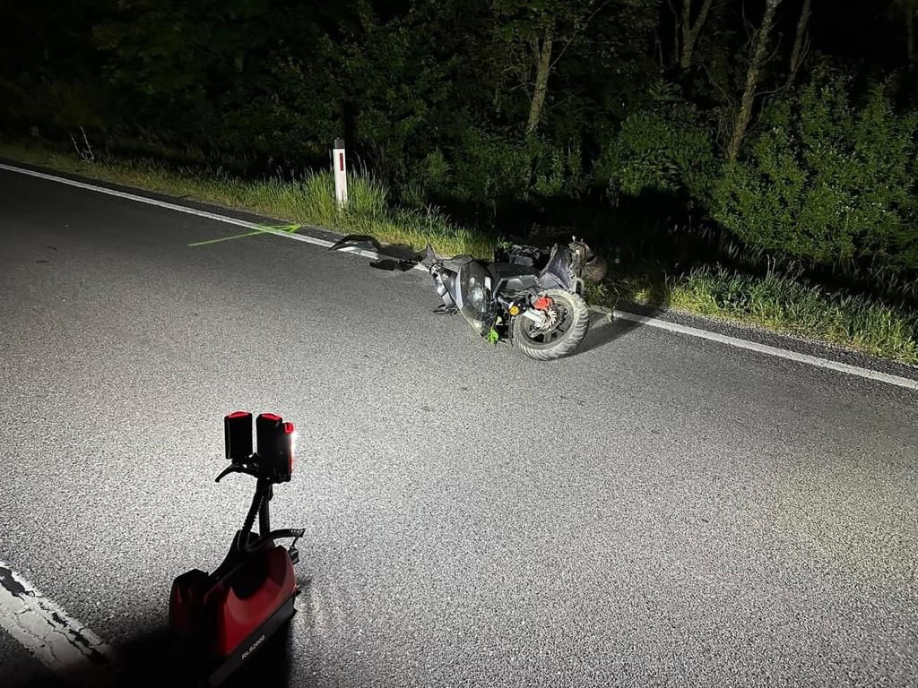 Schwerer Unfall - Auto gegen Moped
