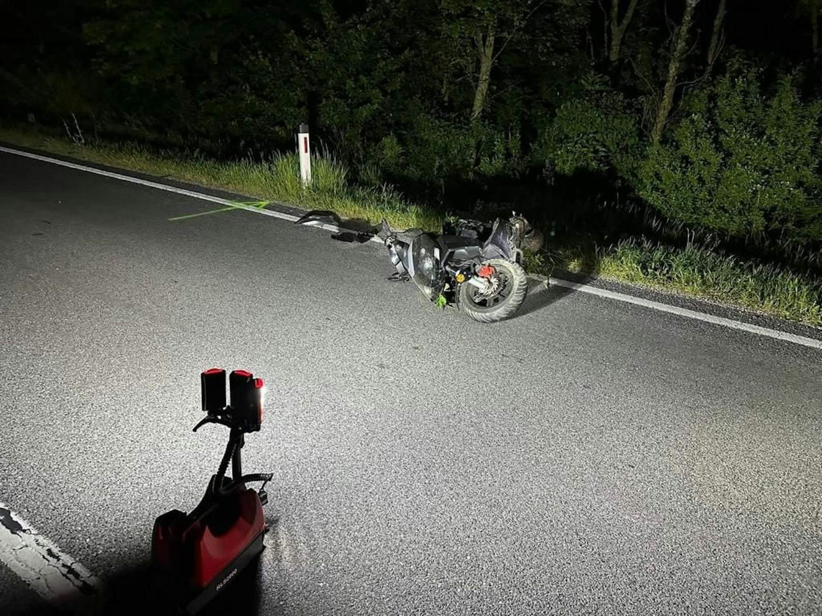 Schwerer Unfall - Auto gegen Moped
