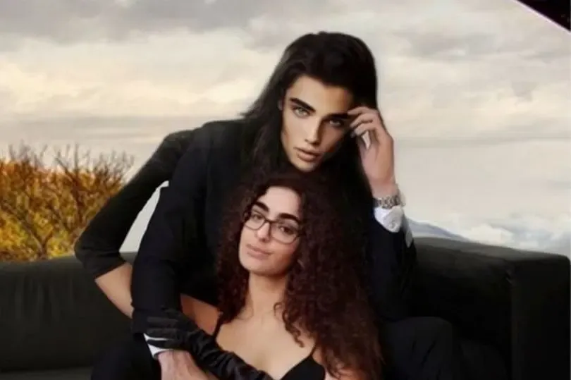 Doch ihr Partner, mit dem sie mittlerweile laut eigener Aussage auch verheiratet ist, existiert nur als eine Serie von Nullen und Einsen auf einem Server.