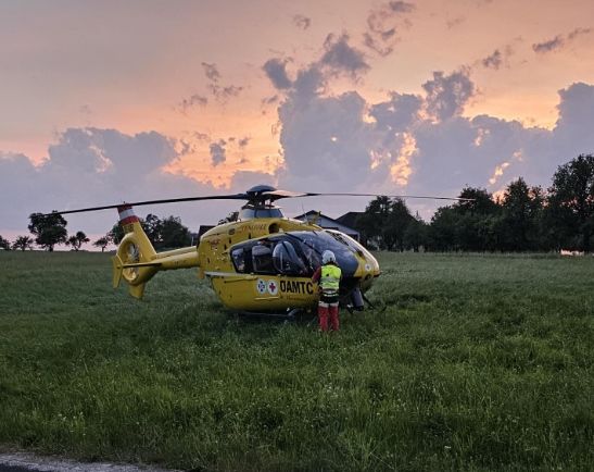 Motorradunfall in Ernsthofen: Der Verletzte wurde mit dem Notarzthubschrauber ins Spital geflogen.