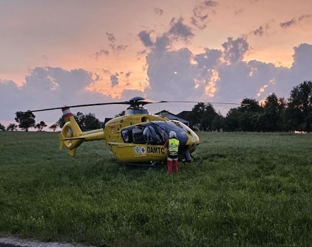 Motorradunfall in Ernsthofen: Der Verletzte wurde mit dem Notarzthubschrauber ins Spital geflogen.