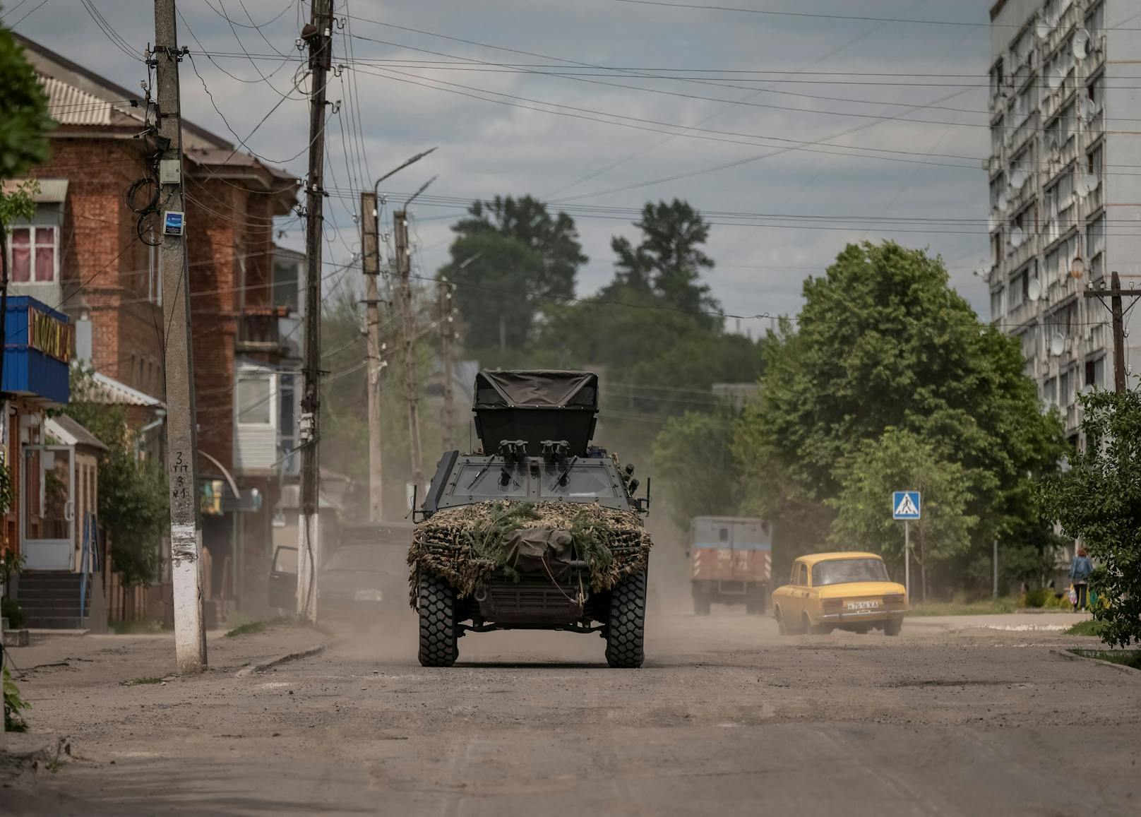 Ein Panzer in der russisch-ukrainischen Grenzstadt Wowtschansk in der Region Charkiw.