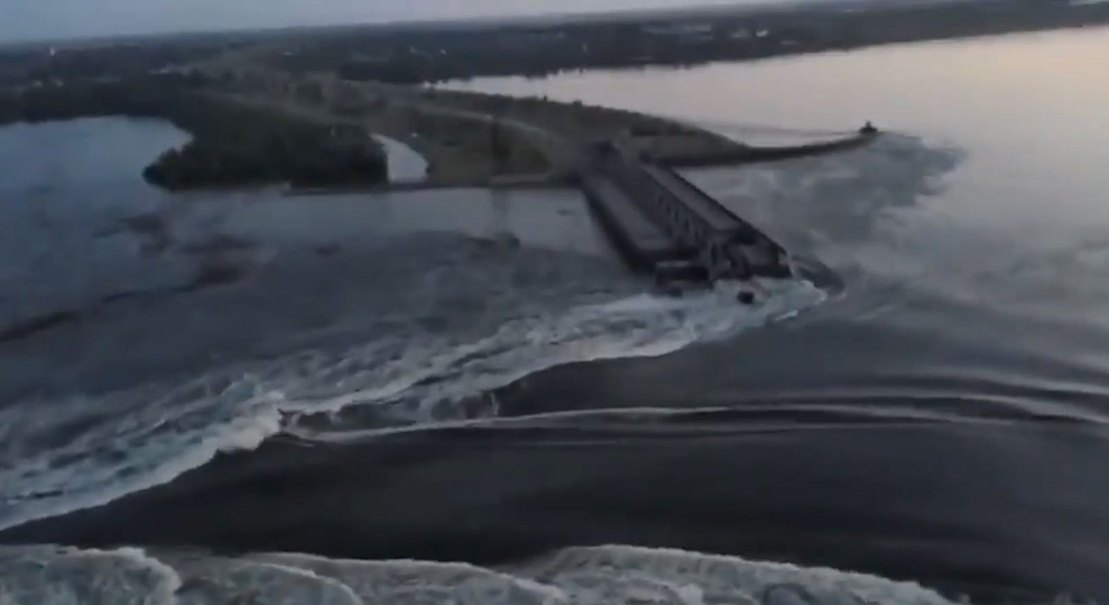 Staudamm gesprengt – Ukraine droht Riesen-Flutwelle