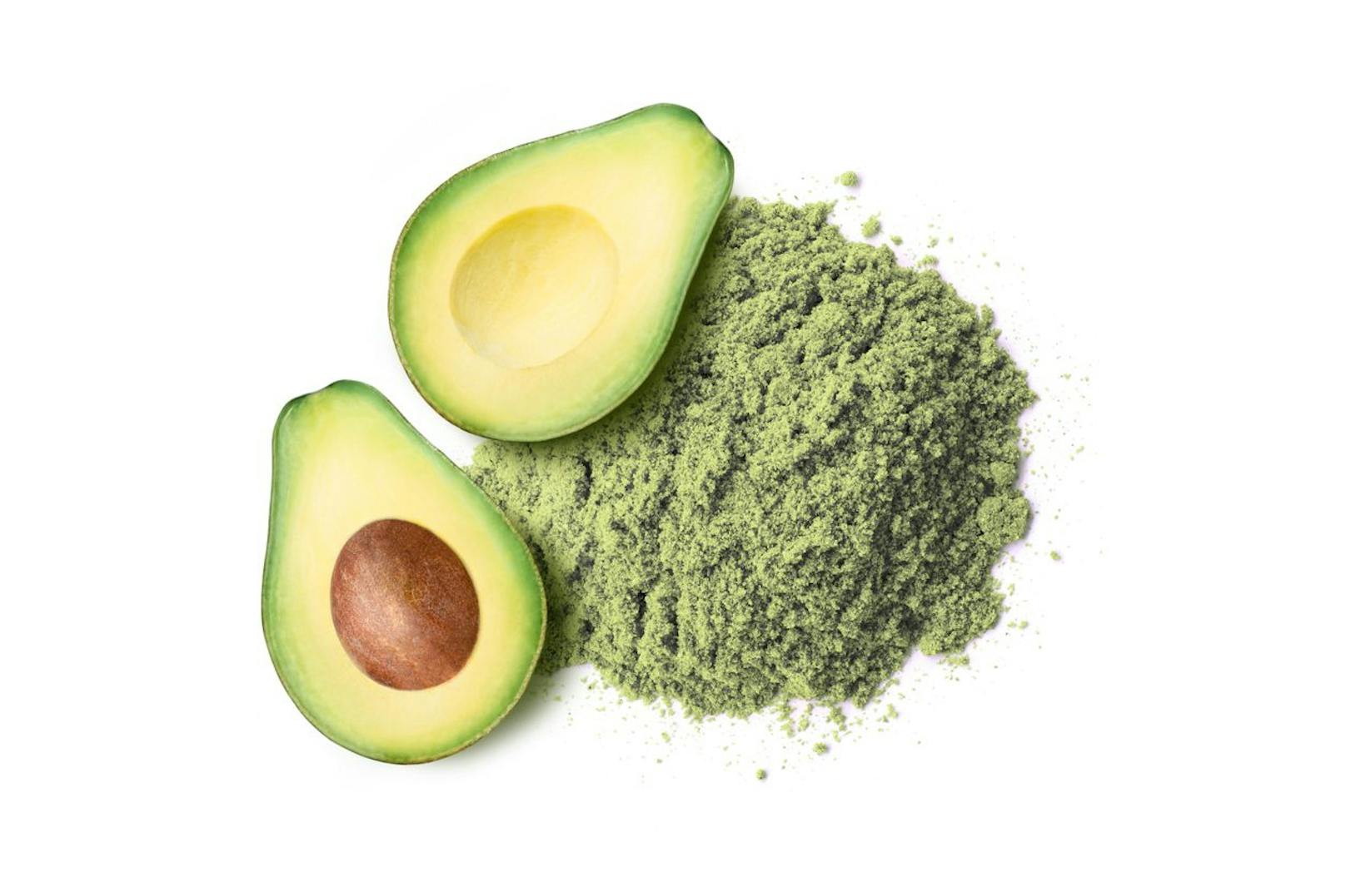 Im murmelartigen Avocadokern befinden sich wertvolle Inhaltsstoffe. Diese kannst du etwa für Smoothies verwenden oder auch in anderen Speisen. Selbst als Haarkur sind Avocadokerne nützlich, wenn diese im Vorhinein im Mixer pulverisiert und verarbeitet werden.  