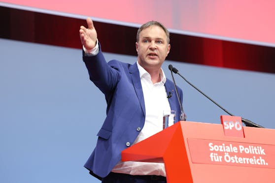 Andi Babler während seiner Rede zum Sonderparteitag am 3. Juni in Linz.