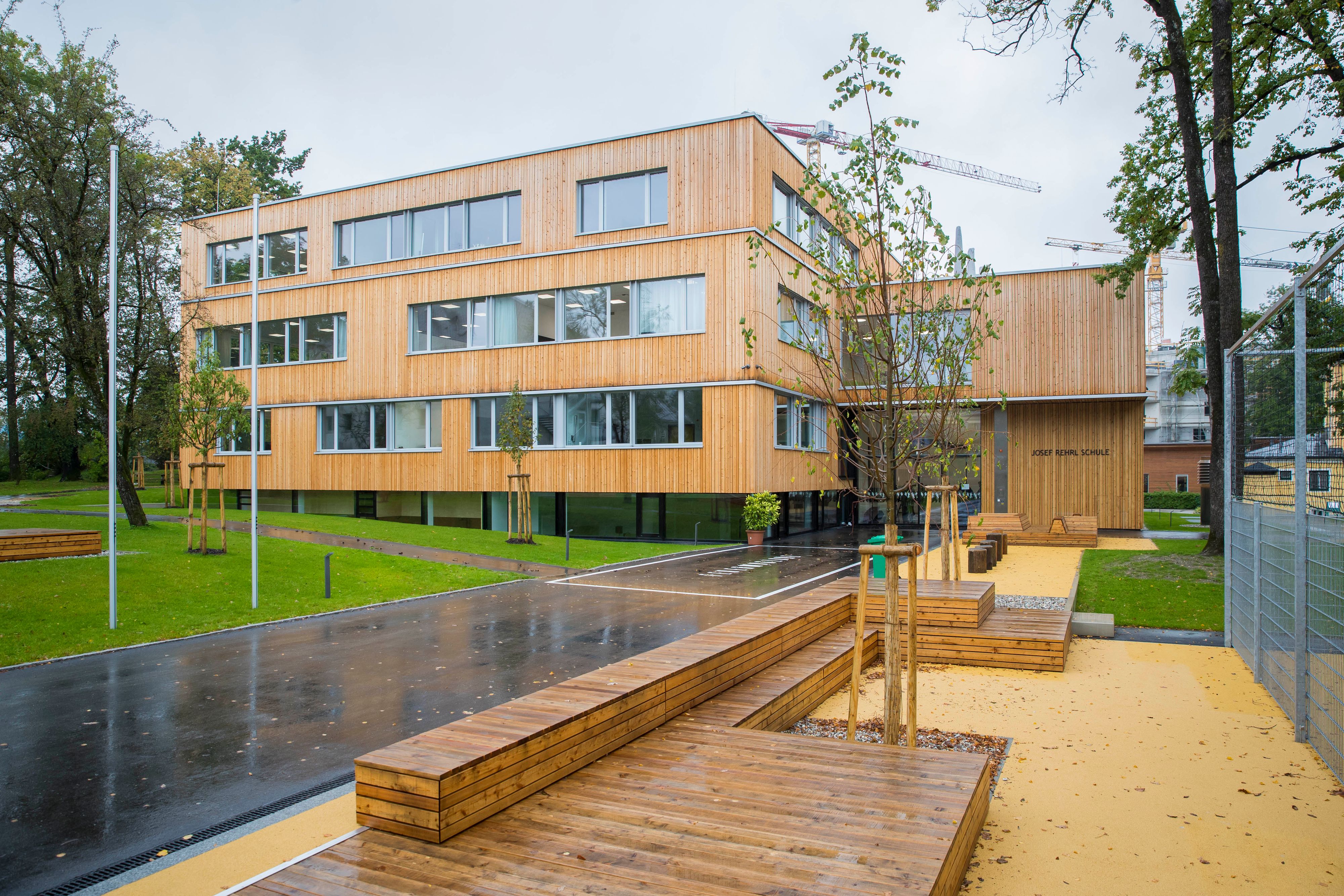 Heutige Josef Rehrl Schule in Salzburg