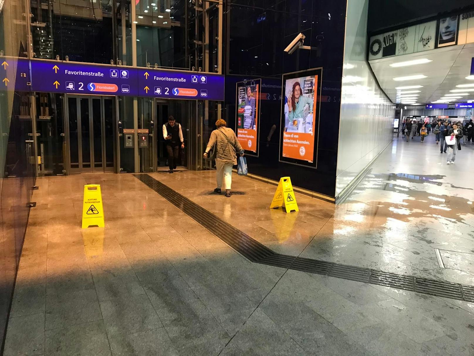 Auch der Hauptbahnhof war von Überschwemmungen betroffen.&nbsp;