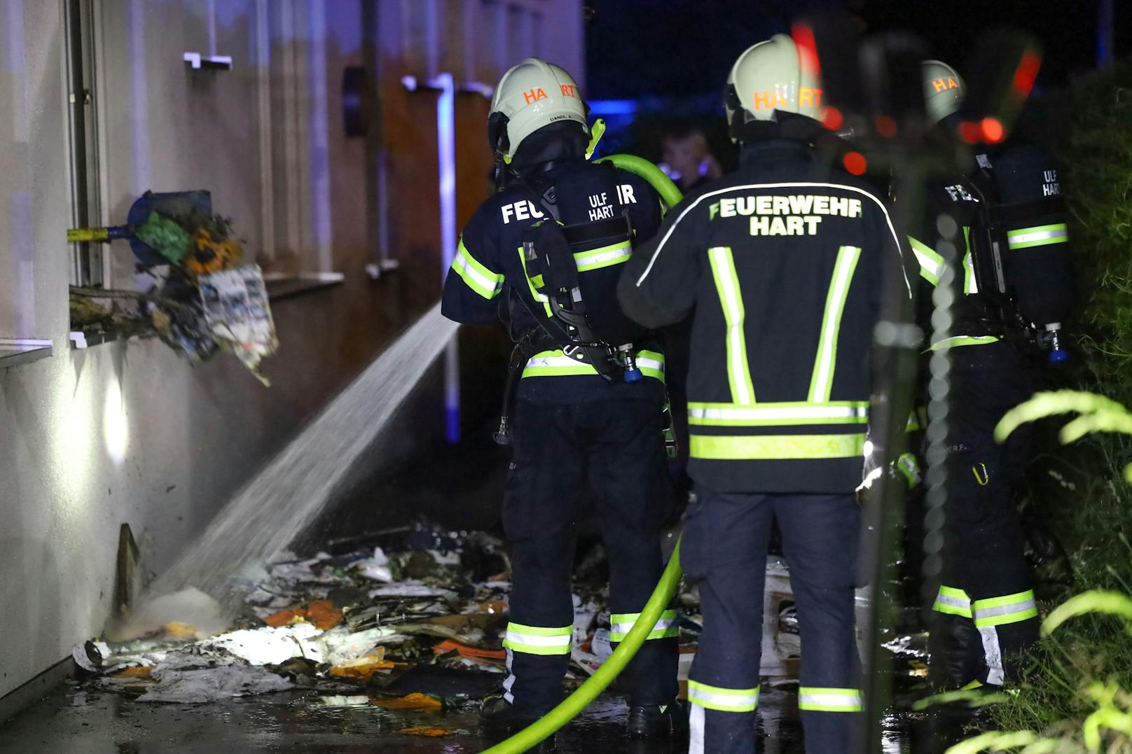 Ein Brand in einem Jugendzentrum in Leonding (Bezirk Linz-Land) hat am späten Dienstagabend einen Einsatz von drei Feuerwehren ausgelöst. Rettungsdienst und Polizei waren ebenso im Einsatz.