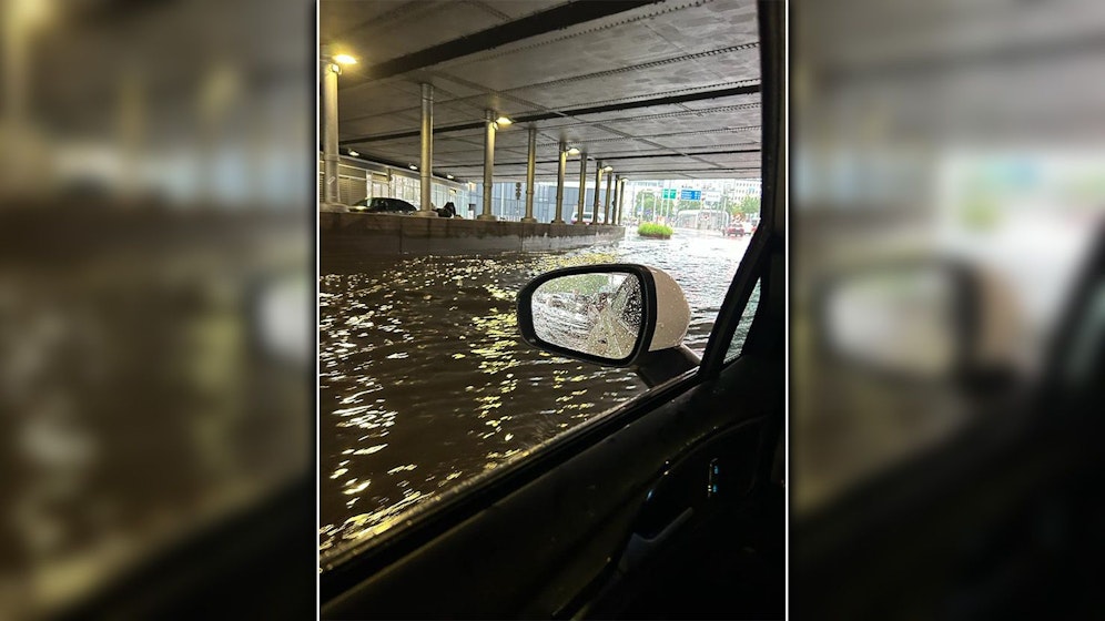 Am Dienstag wütete ein heftiger Starkregen – der Praterstern füllte sich rasch mit Wasser.