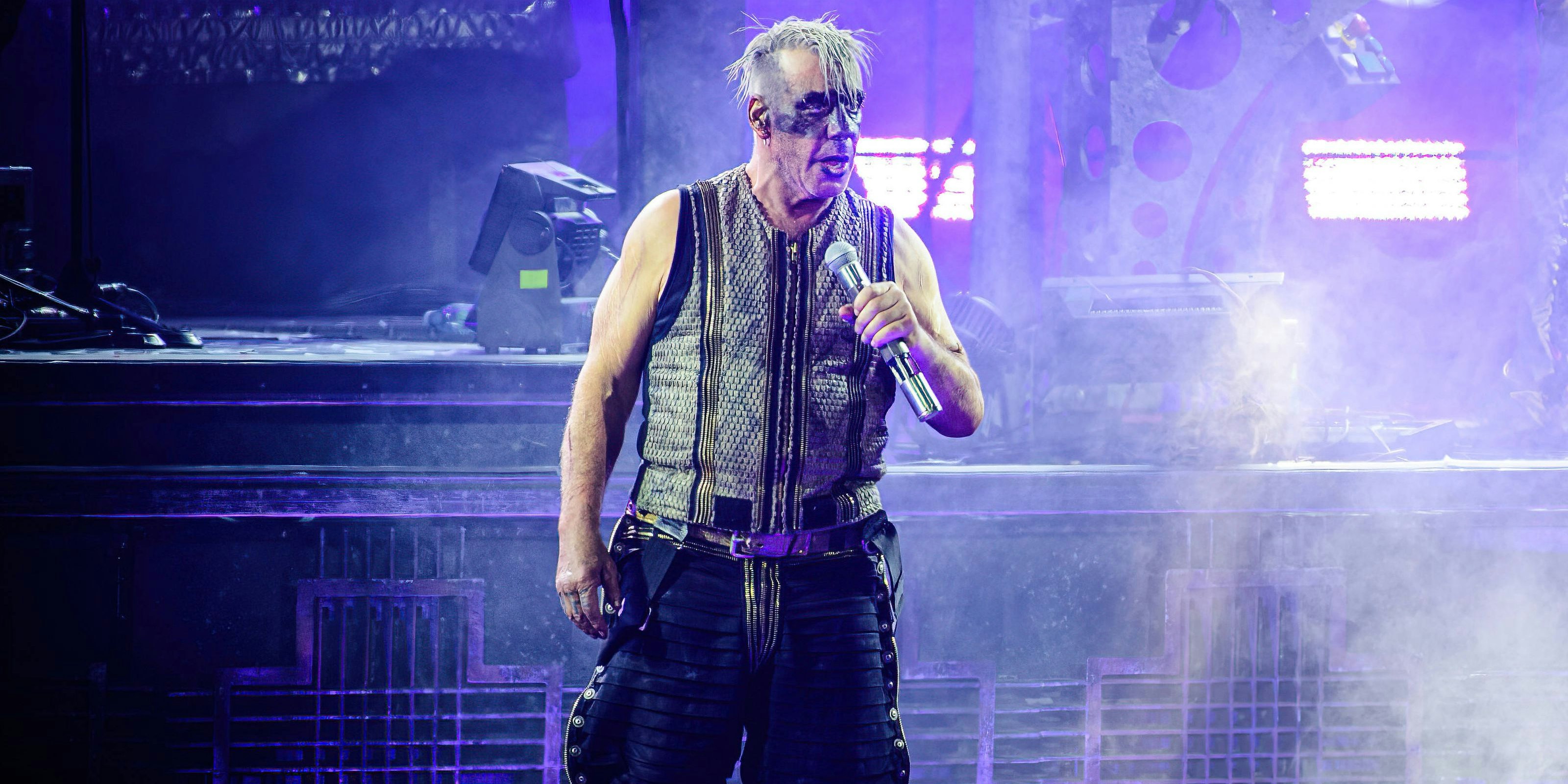 Till Lindemann sieht sich mit enormen Anschuldigungen konfrontiert.
