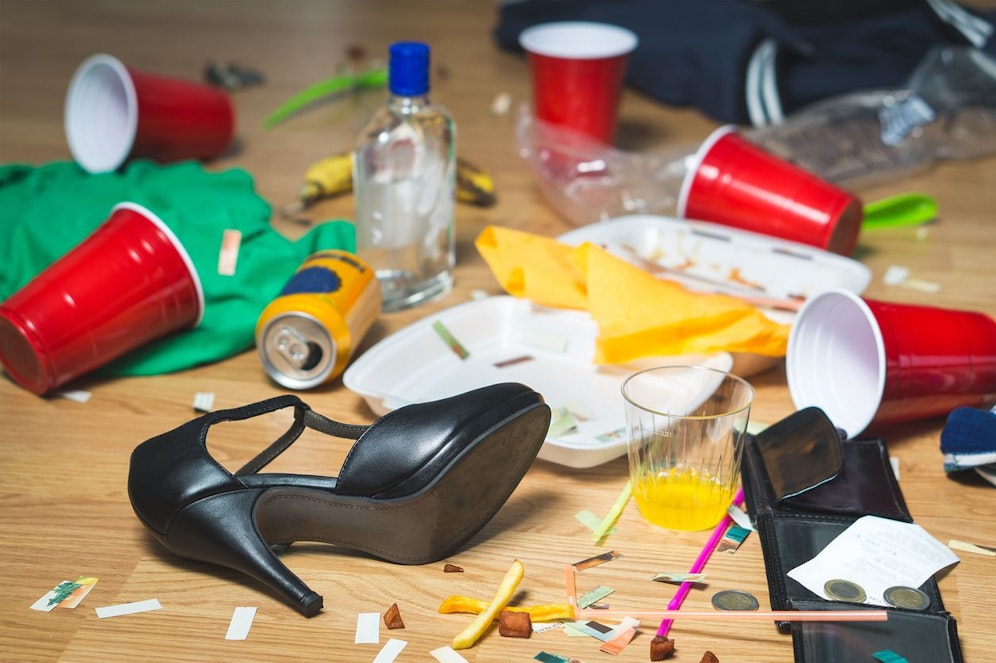 Gäste, die sich nicht zu benehmen wissen, bereiten Airbnb-Vermietern immer wieder Ärger. 