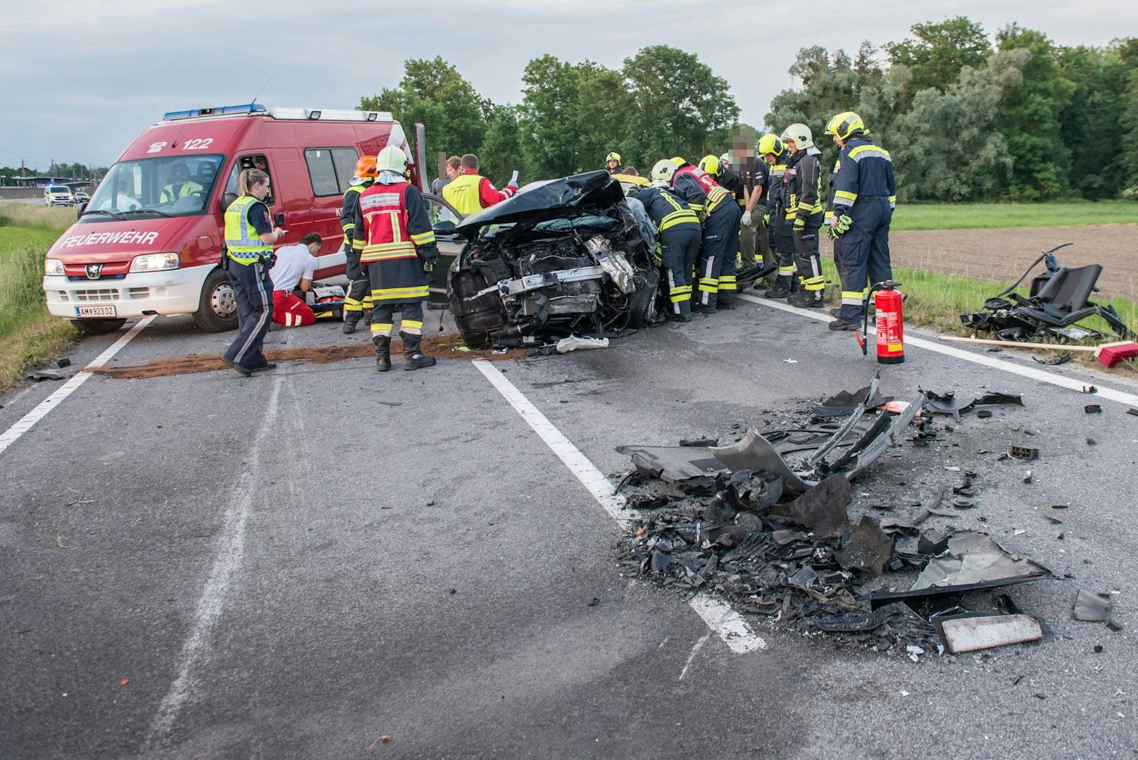 ... als sie plötzlich mit einem entgegenkommenden Audi zusammenstieß.