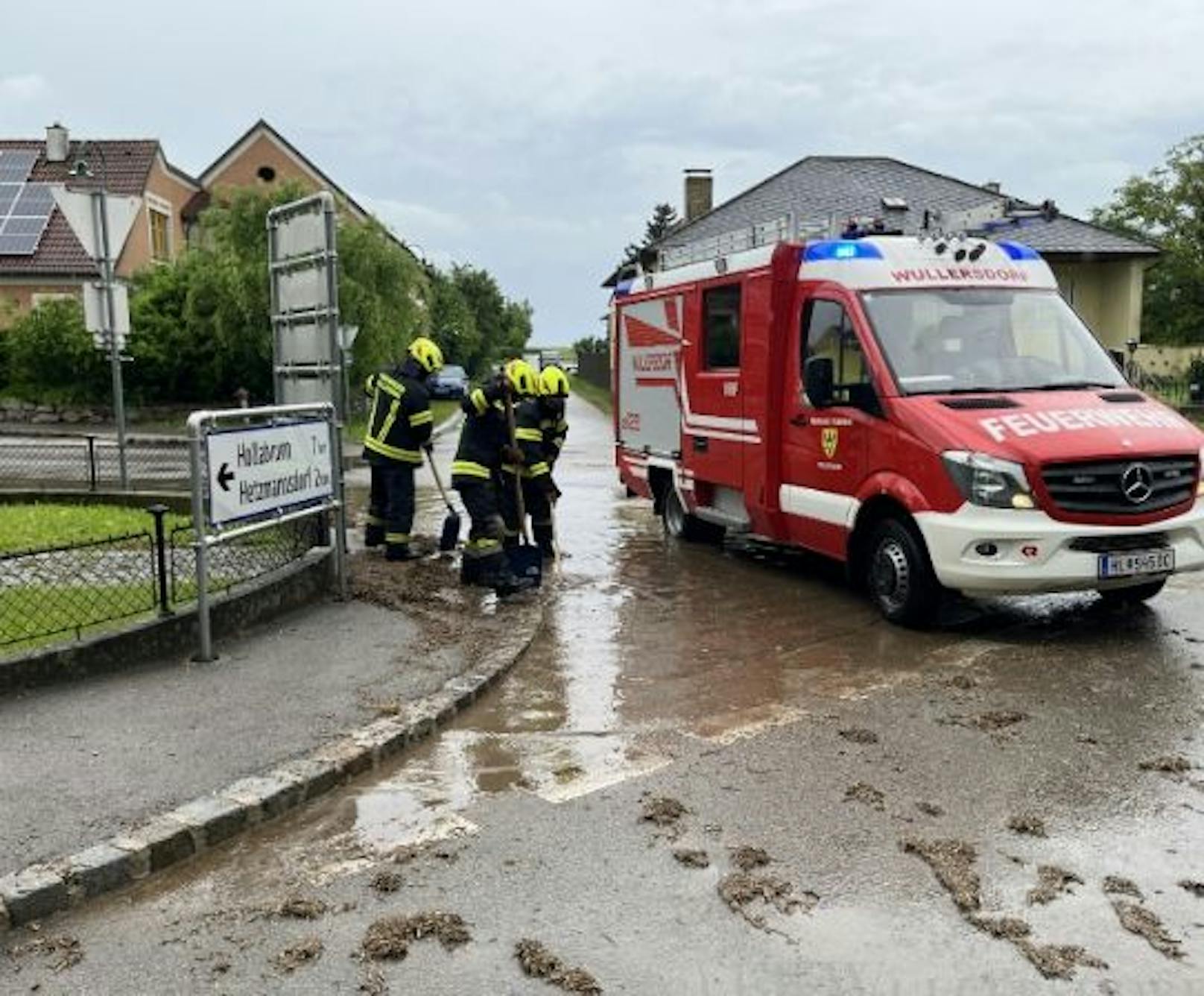 Überschwemmungen: Die Feuerwehr im Einsatz