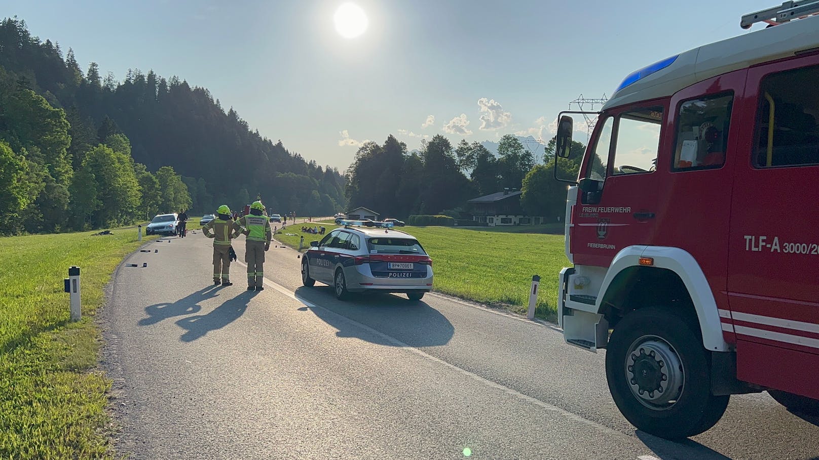 Tödlicher Motorradunfall in Fieberbrunn am 8. Juni 2023: ein 24-jähriger Biker hatte beim Überholen die Kontrolle verloren und kollidierte mit einem entgegenkommenden Pkw.