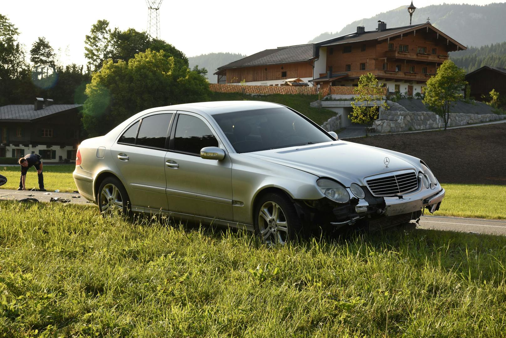 Tödlicher Motorradunfall in Fieberbrunn am 8. Juni 2023: ein 24-jähriger Biker hatte beim Überholen die Kontrolle verloren und kollidierte mit einem entgegenkommenden Pkw.