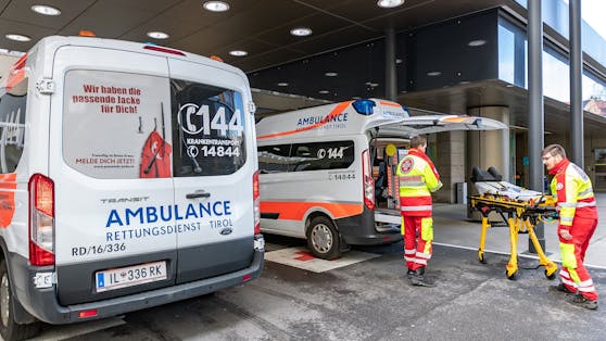 Der 39-Jährige wurde schwer verletzt in die Universitätsklinik Innsbruck gebracht. (Symbolfoto)