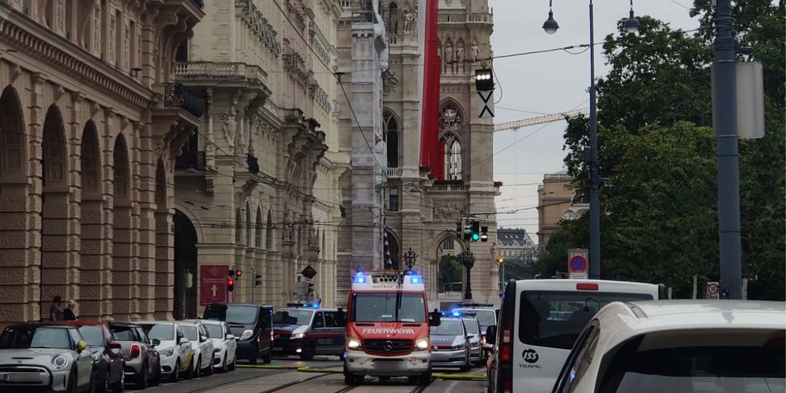 Feuerwehr und Polizei eilten zum Einsatzort.