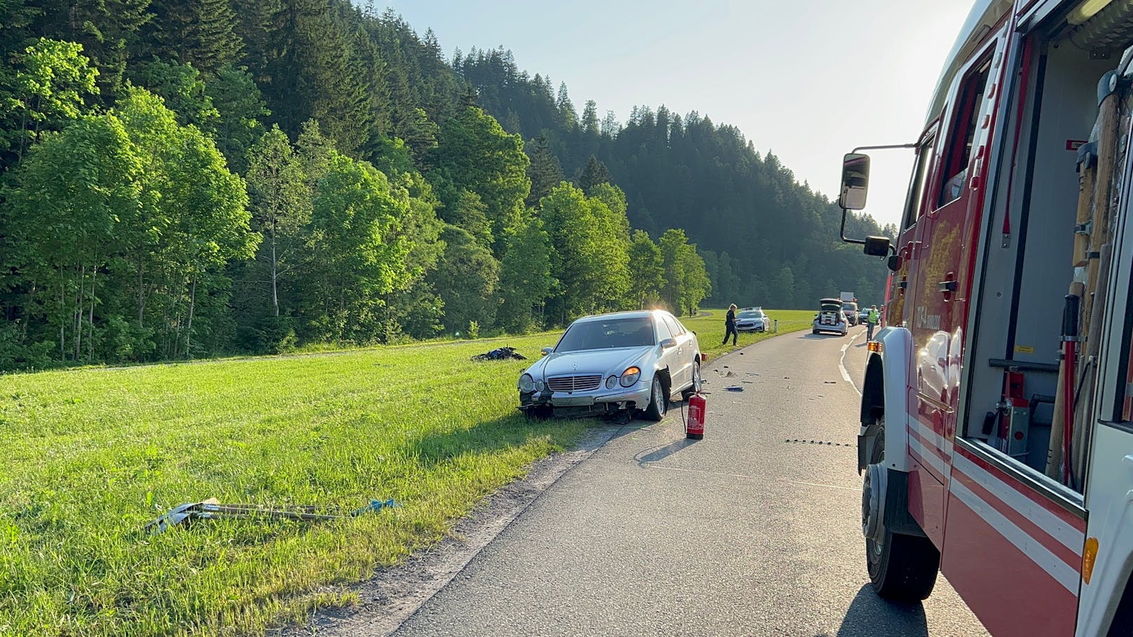 Tödlicher Motorradunfall in Fieberbrunn am 8. Juni 2023: ein 24-jähriger Biker hatte beim Überholen die Kontrolle verloren und kollidierte mit einem entgegenkommenden Pkw.