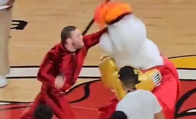 McGregor gegen Maskottchen Burnie