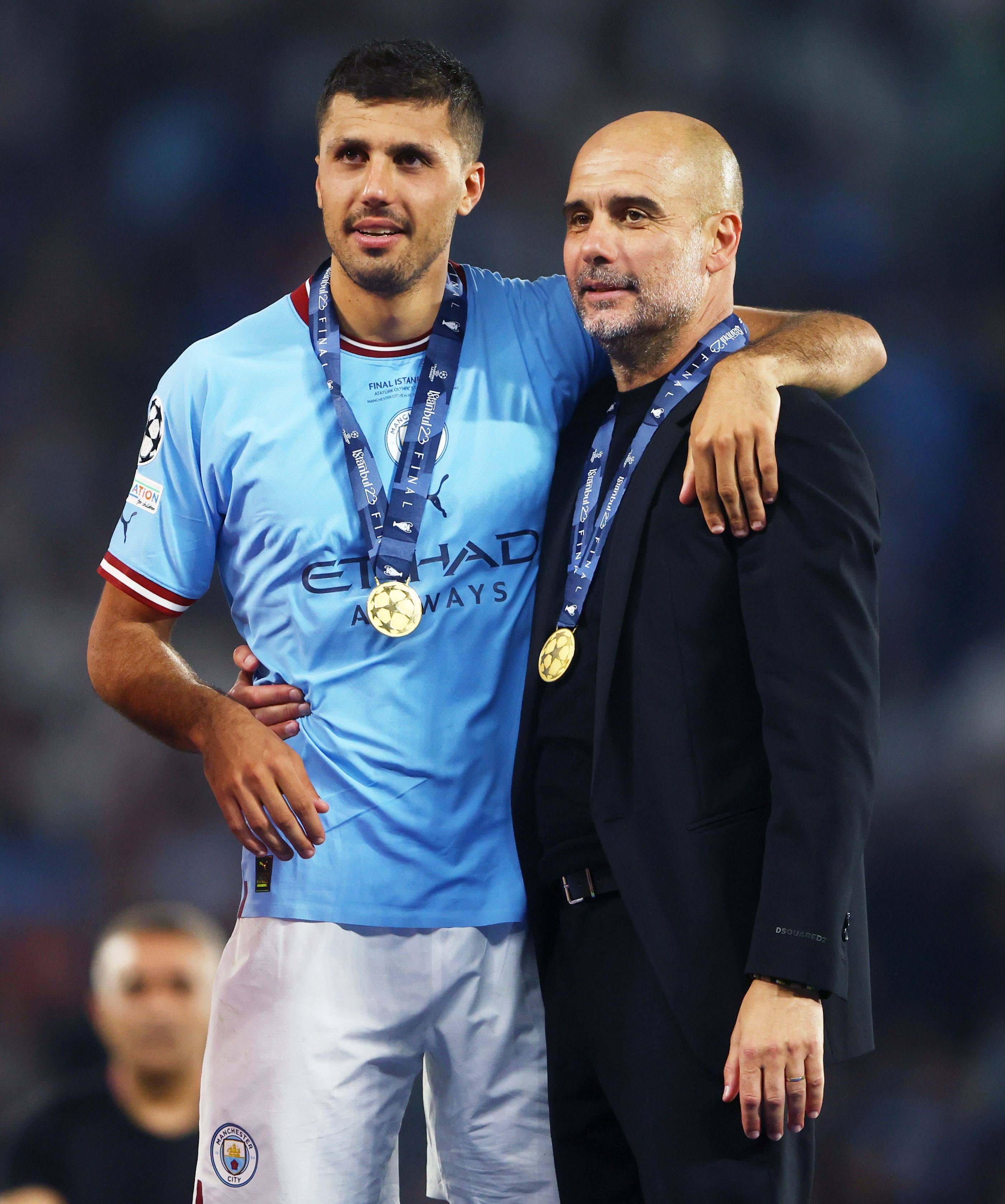 Star-Coach Pep Guardiola und sein Matchwinner Rodri. 