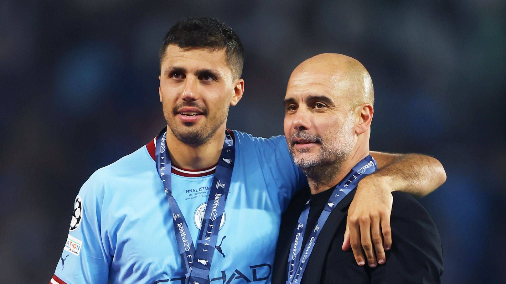 Star-Coach Pep Guardiola und sein Matchwinner Rodri. 