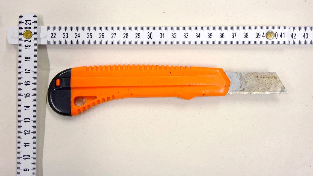 Mit diesem Teppichmesser soll die 50-Jährige bedroht worden sein. 